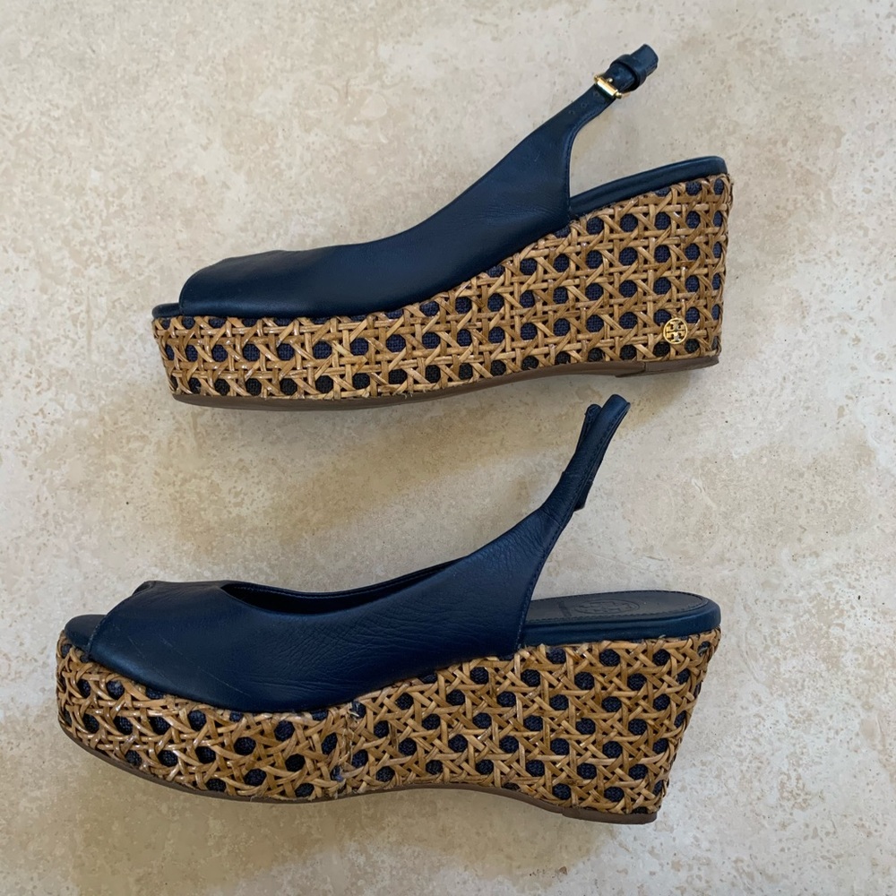 Tory Burch Raffia Wedges. - Picture 3 of 4